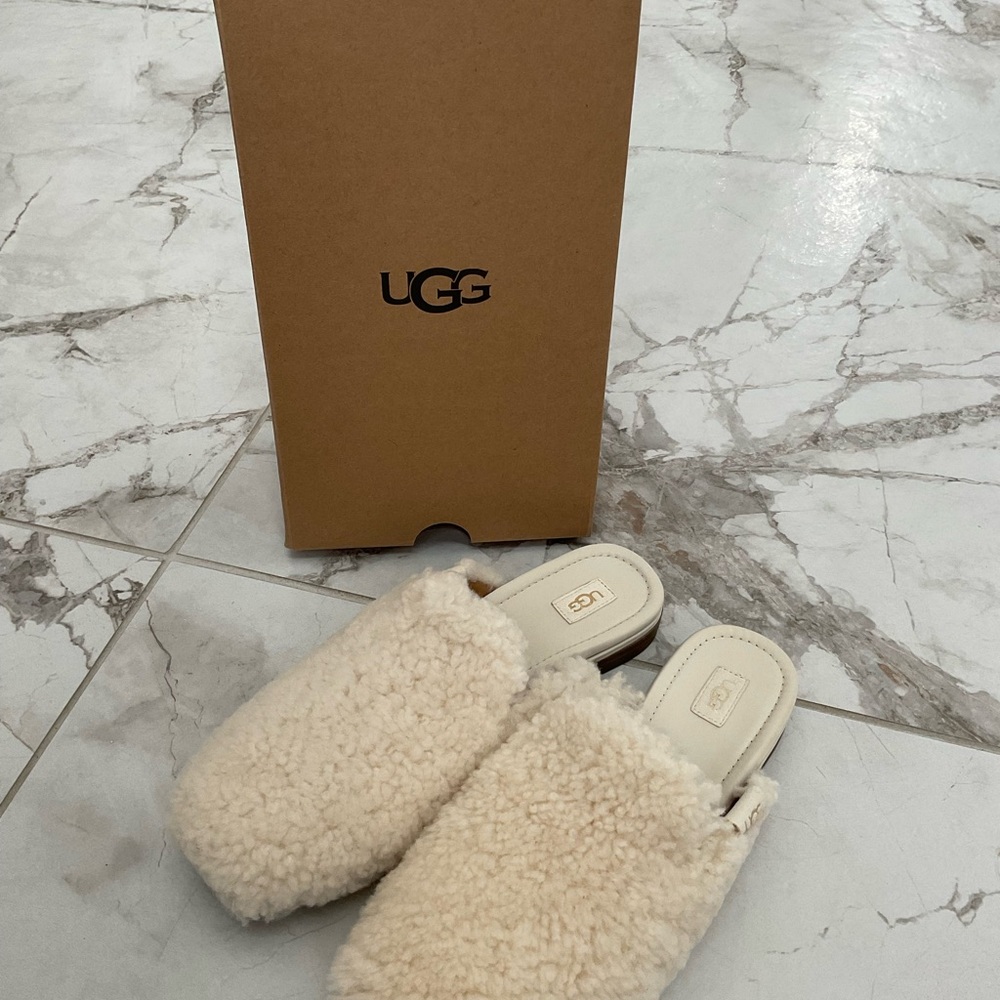 Ugg - Picture 3 of 7